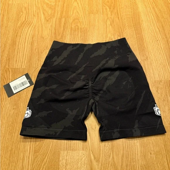 Darc Sport Wolves Forever Seamless Everson Training Shorts Black Camo S NWT - Picture 2 of 5